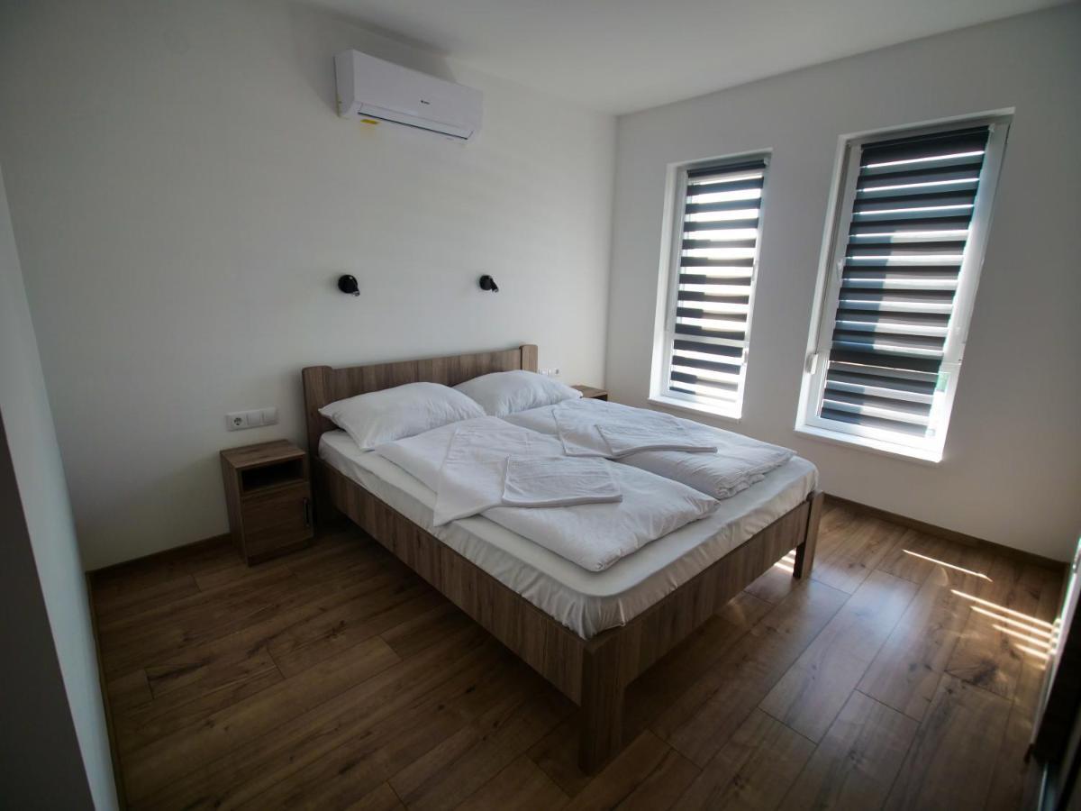 鲍洛通费尼韦什Zea Apartmanhaz公寓 外观 照片