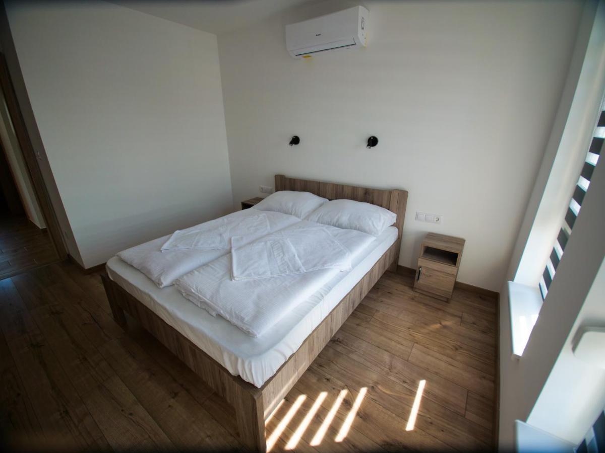 鲍洛通费尼韦什Zea Apartmanhaz公寓 外观 照片
