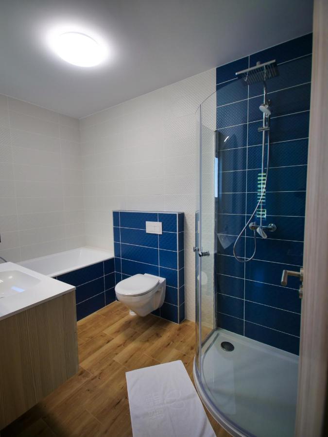 鲍洛通费尼韦什Zea Apartmanhaz公寓 外观 照片