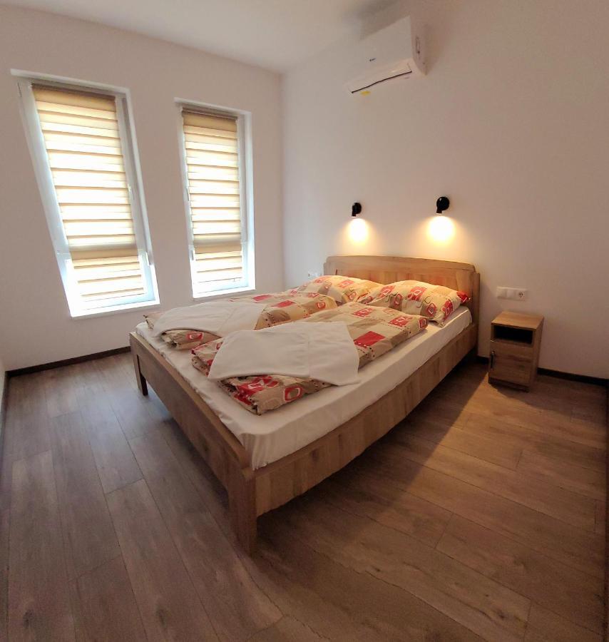 鲍洛通费尼韦什Zea Apartmanhaz公寓 外观 照片