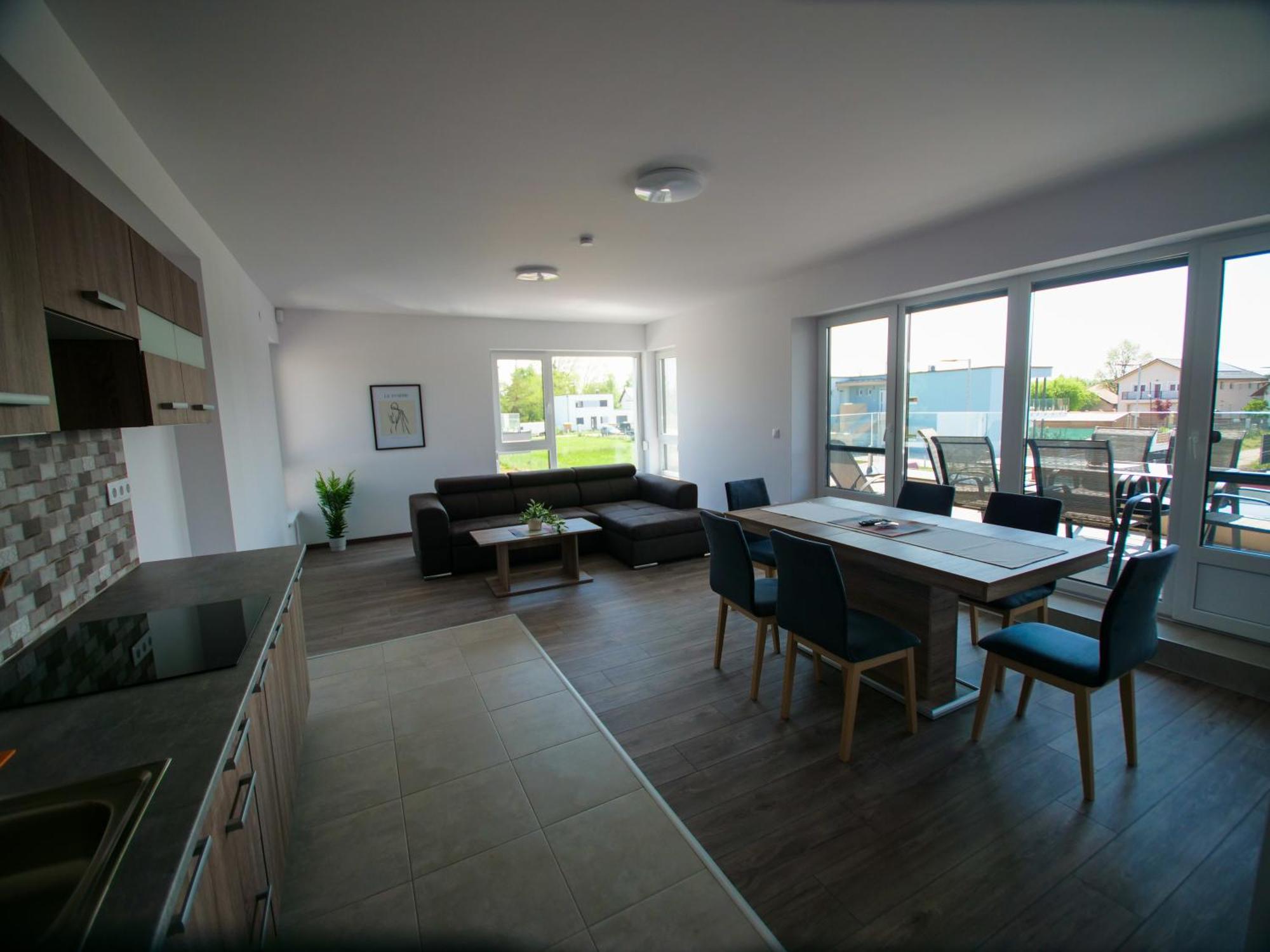 鲍洛通费尼韦什Zea Apartmanhaz公寓 外观 照片