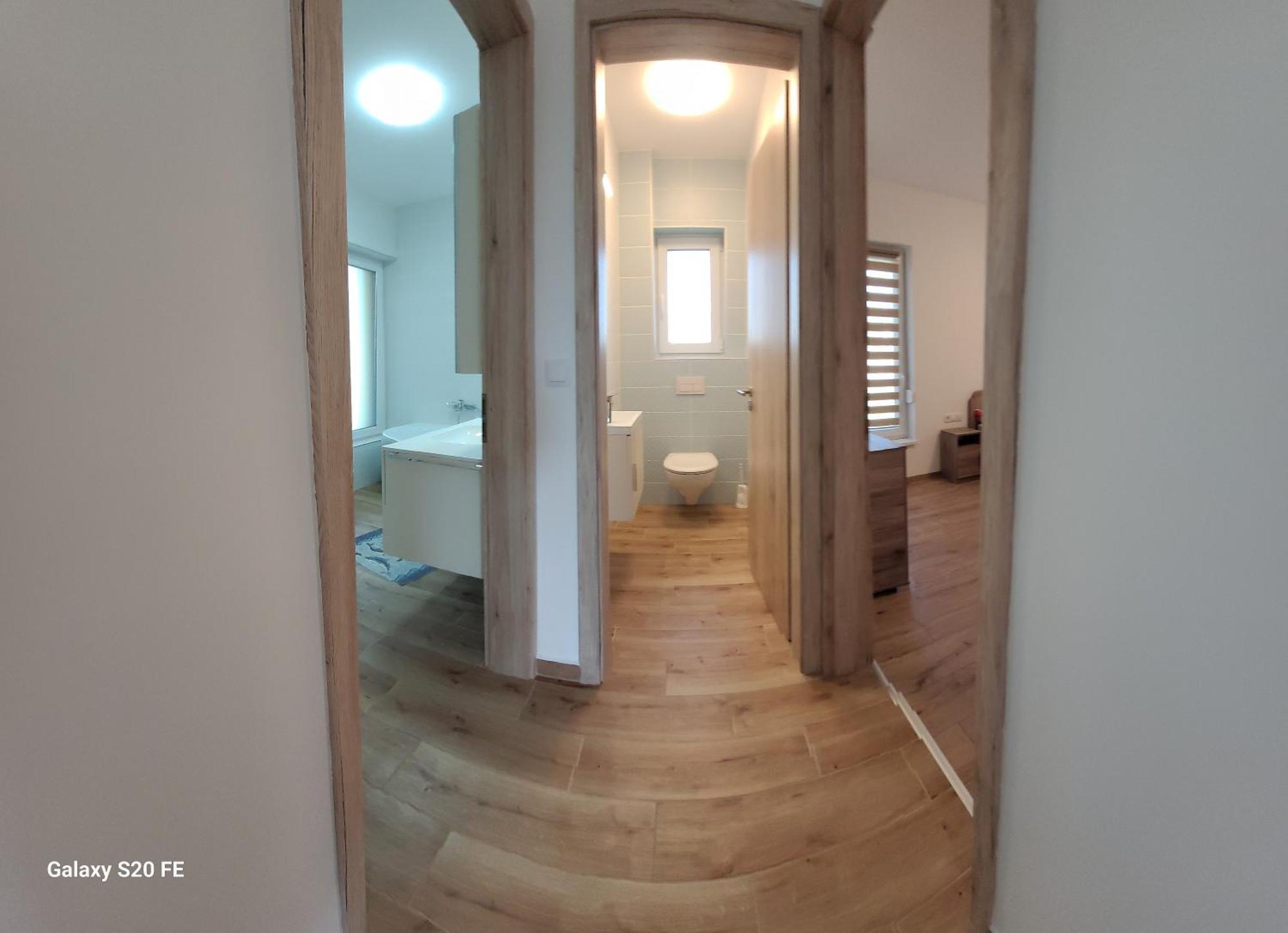 鲍洛通费尼韦什Zea Apartmanhaz公寓 外观 照片