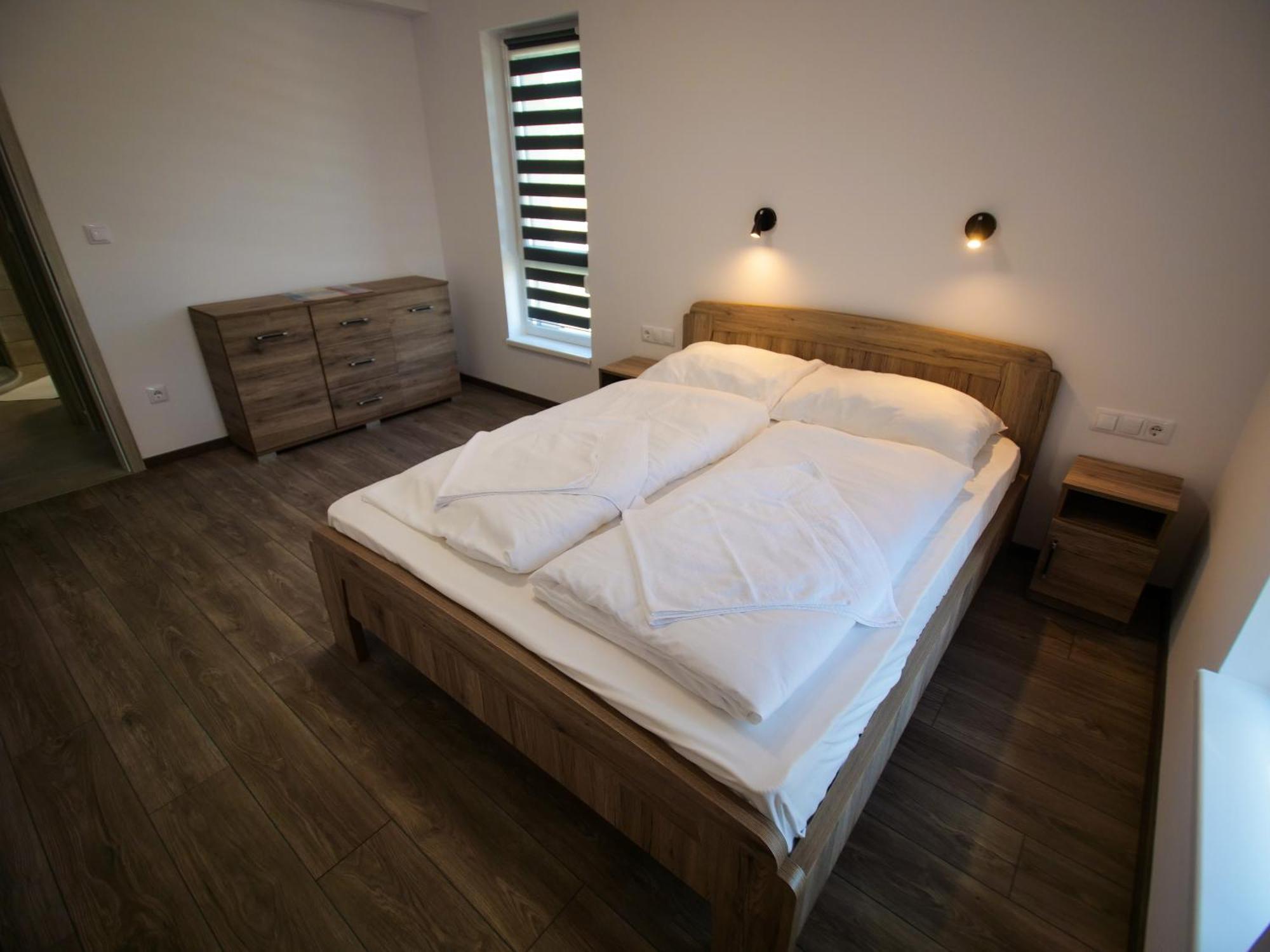 鲍洛通费尼韦什Zea Apartmanhaz公寓 外观 照片