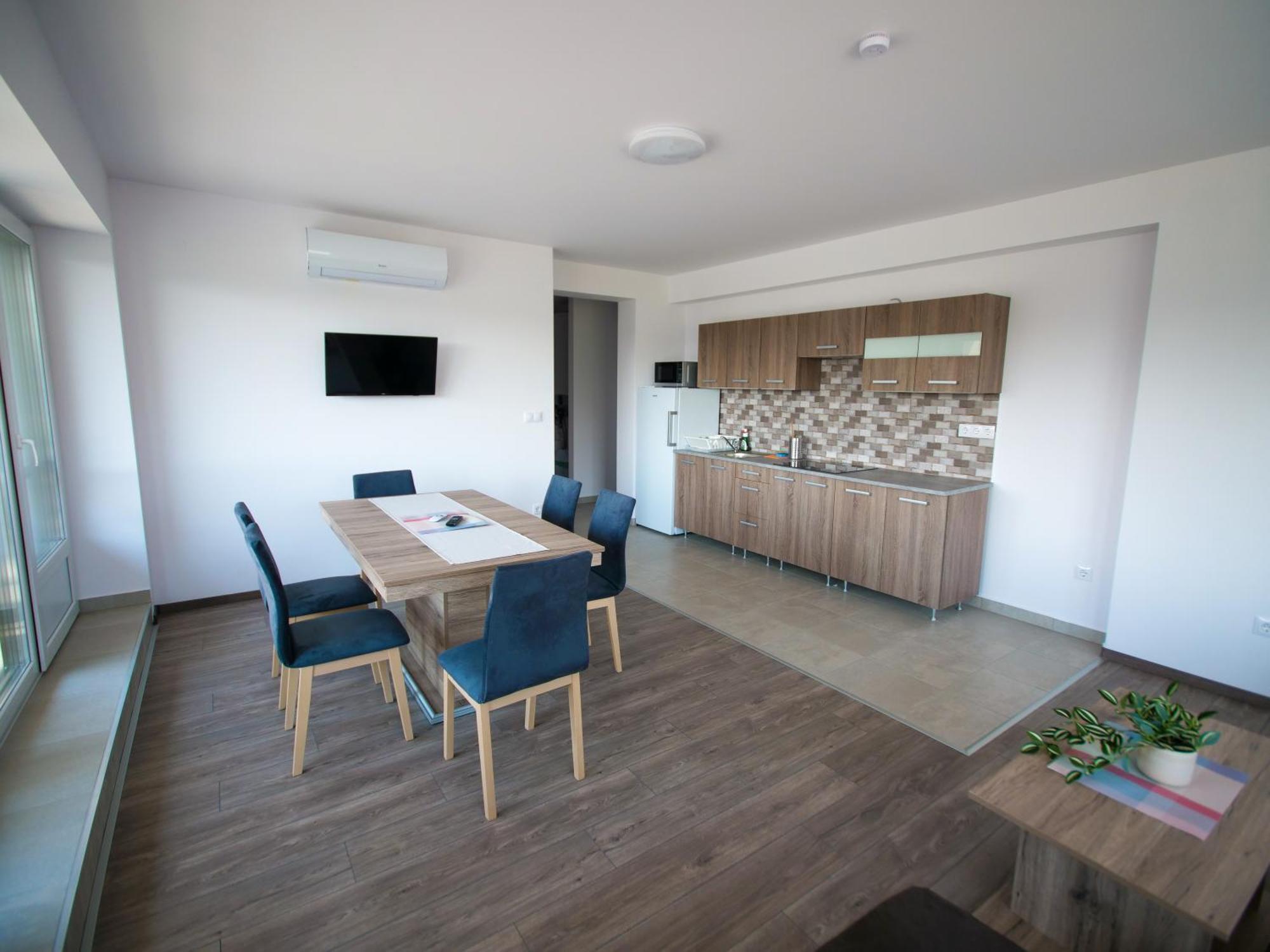 鲍洛通费尼韦什Zea Apartmanhaz公寓 外观 照片